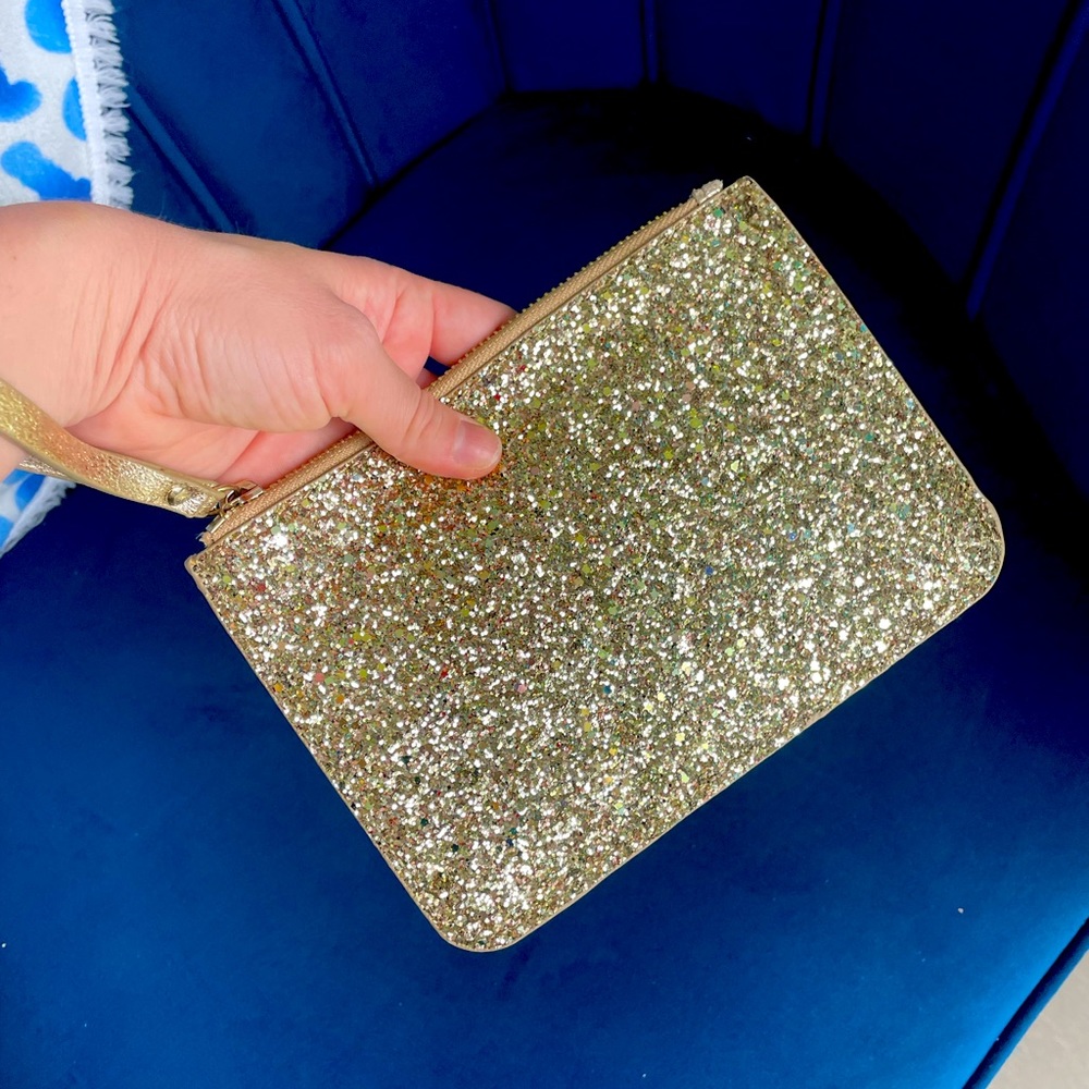 Gorgeous Gold Glitter Zip Wrislet Purse - NEVER USED 💫🌟